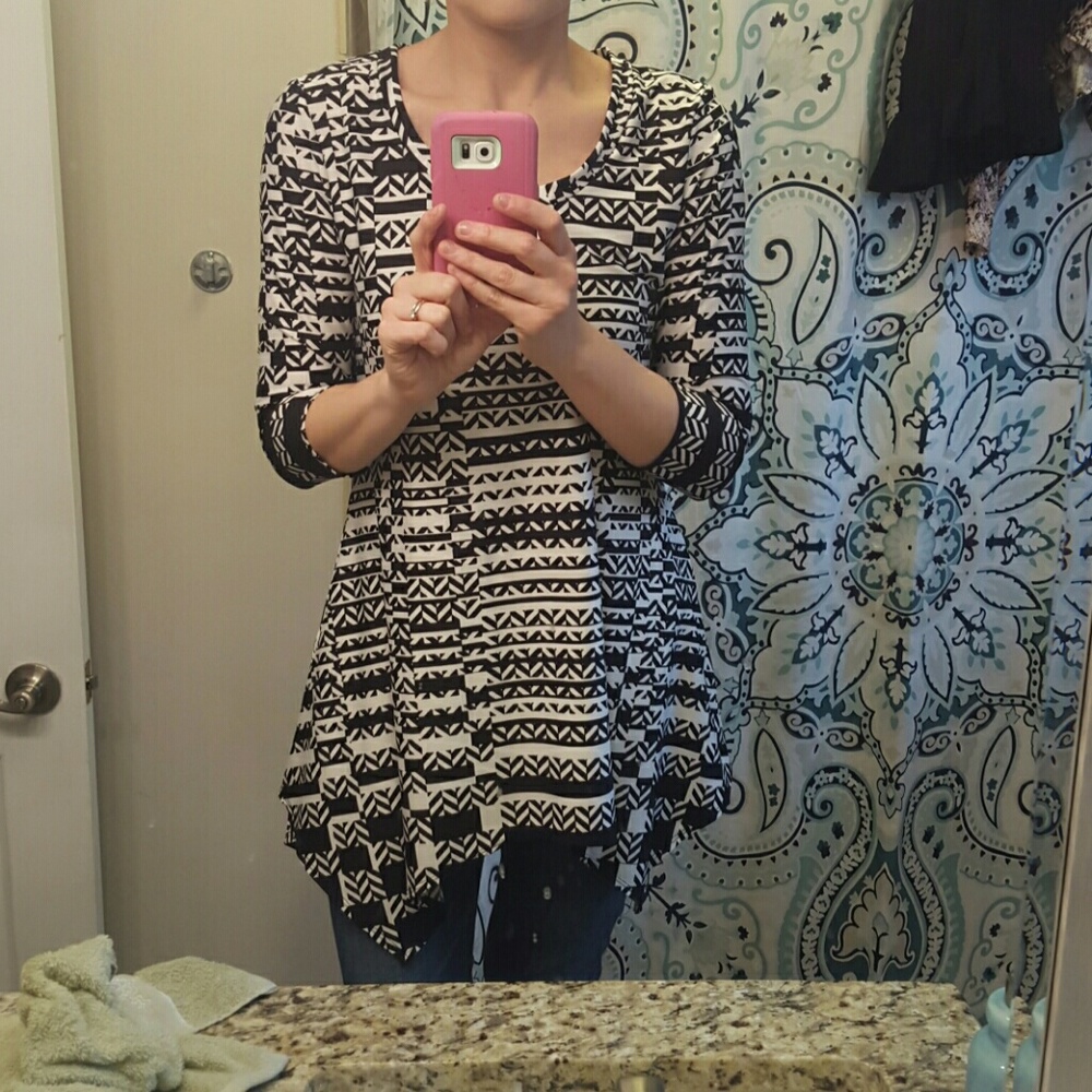 Black and white flowy top